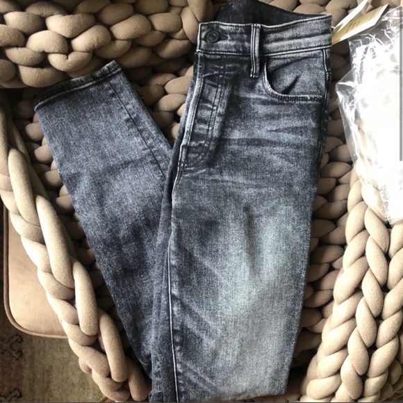 NWOT Mother high waisted jeans in train stops. Sold out! - Picture 4 of 5